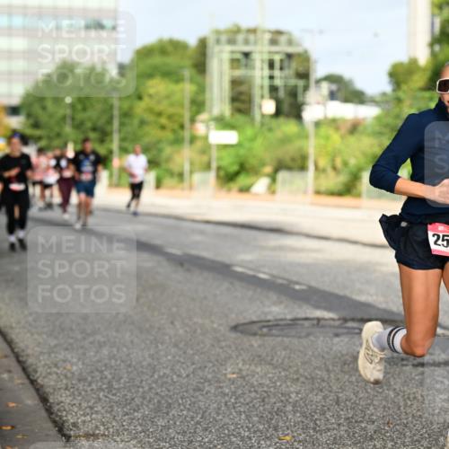 06.09.2026 - CURREX Alsterlauf Dr. Thomas Lammeyer http://msf.ph/oto/10137355 06.09.2026 10:02:55 Laufen 254, 2247 meine-sportfotos.de