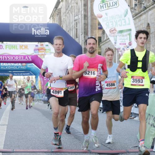 06.09.2026 - CURREX Alsterlauf Yannick Fuchs http://msf.ph/oto/10137383 06.09.2026 09:45:23 Ziel 2111, 2170, 2406, 2498, 3211, 3593, 4586, 4891, 5216, 5254, 5352, 5699, 5887, 5926, 6476, 8341 meine-sportfotos.de