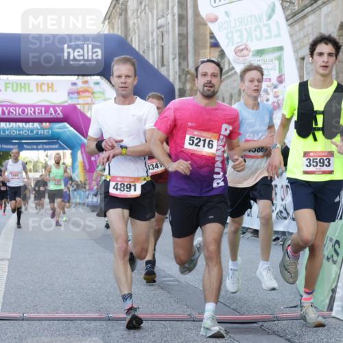 06.09.2026 - CURREX Alsterlauf Yannick Fuchs http://msf.ph/oto/10137398 06.09.2026 09:45:23 Ziel 2111, 2170, 2406, 2498, 3211, 3593, 4586, 4891, 5216, 5254, 5352, 5699, 5887, 5926, 6476, 8341 meine-sportfotos.de