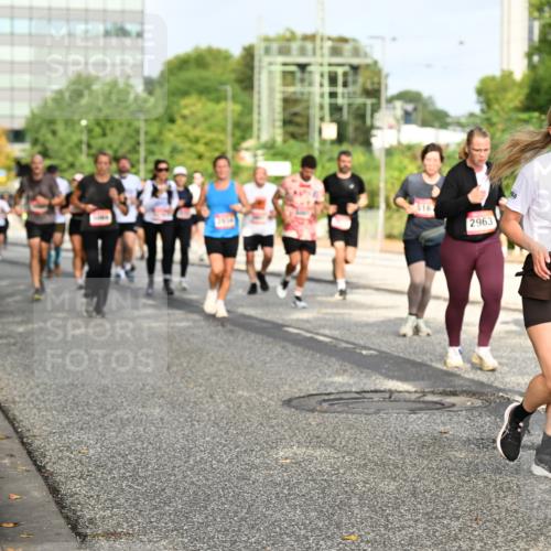 06.09.2026 - CURREX Alsterlauf Dr. Thomas Lammeyer http://msf.ph/oto/10137427 06.09.2026 10:03:03 Laufen 2854, 516, 2963, 2428 meine-sportfotos.de