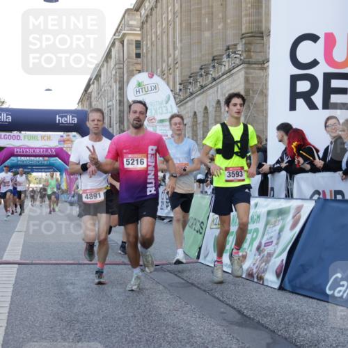 06.09.2026 - CURREX Alsterlauf Yannick Fuchs http://msf.ph/oto/10137436 06.09.2026 09:45:23 Ziel 2111, 2170, 2406, 2498, 3211, 3593, 4586, 4891, 5216, 5254, 5352, 5699, 5887, 5926, 6476, 8341 meine-sportfotos.de