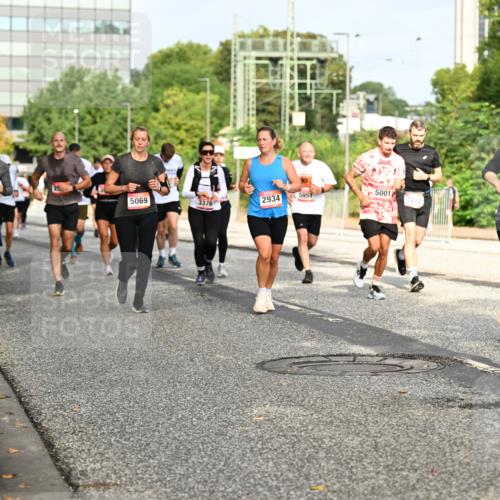 06.09.2026 - CURREX Alsterlauf Dr. Thomas Lammeyer http://msf.ph/oto/10137443 06.09.2026 10:03:05 Laufen 2532, 5069, 2934, 5951, 5001, 3772, 5167 meine-sportfotos.de