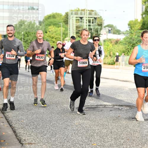 06.09.2026 - CURREX Alsterlauf Dr. Thomas Lammeyer http://msf.ph/oto/10137469 06.09.2026 10:03:07 Laufen 2532, 2533, 8306, 5069, 3376, 2934 meine-sportfotos.de
