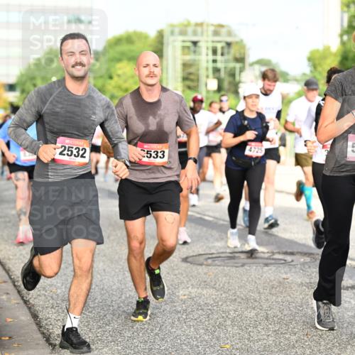 06.09.2026 - CURREX Alsterlauf Dr. Thomas Lammeyer http://msf.ph/oto/10137484 06.09.2026 10:03:09 Laufen 4725, 533, 2532, 5069 meine-sportfotos.de