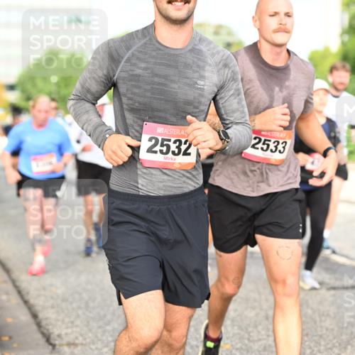06.09.2026 - CURREX Alsterlauf Dr. Thomas Lammeyer http://msf.ph/oto/10137494 06.09.2026 10:03:10 Laufen 2532, 2533 meine-sportfotos.de