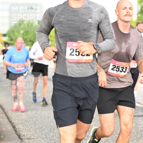 06.09.2026 - CURREX Alsterlauf Dr. Thomas Lammeyer http://msf.ph/oto/10137495 06.09.2026 10:03:10 Laufen 2532, 2533 meine-sportfotos.de