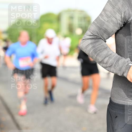 06.09.2026 - CURREX Alsterlauf Dr. Thomas Lammeyer http://msf.ph/oto/10137501 06.09.2026 10:03:10 Laufen 5 meine-sportfotos.de