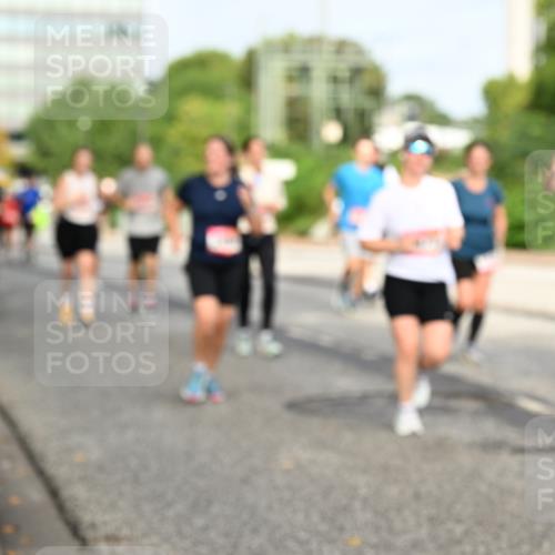 06.09.2026 - CURREX Alsterlauf Dr. Thomas Lammeyer http://msf.ph/oto/10137546 06.09.2026 10:03:15 Laufen  meine-sportfotos.de