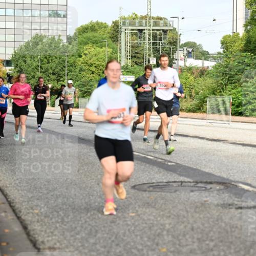 06.09.2026 - CURREX Alsterlauf Dr. Thomas Lammeyer http://msf.ph/oto/10137622 06.09.2026 10:03:23 Laufen 5261, 3502 meine-sportfotos.de