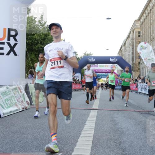 06.09.2026 - CURREX Alsterlauf Yannick Fuchs http://msf.ph/oto/10137716 06.09.2026 09:45:27 Ziel 2101, 2111, 2170, 2406, 2498, 3146, 3211, 3593, 3615, 4586, 4891, 5216, 5254, 5699, 5805, 5887, 5926, 5988, 6476, 8341 meine-sportfotos.de
