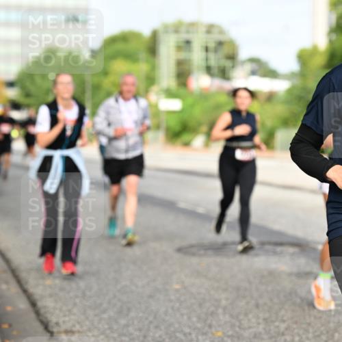 06.09.2026 - CURREX Alsterlauf Dr. Thomas Lammeyer http://msf.ph/oto/10137759 06.09.2026 10:03:38 Laufen 6368 meine-sportfotos.de