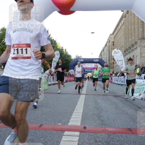 06.09.2026 - CURREX Alsterlauf Yannick Fuchs http://msf.ph/oto/10137777 06.09.2026 09:45:27 Ziel 2101, 2111, 2170, 2406, 2498, 3146, 3211, 3593, 3615, 4586, 4891, 5216, 5254, 5699, 5805, 5887, 5926, 5988, 6476, 8341 meine-sportfotos.de