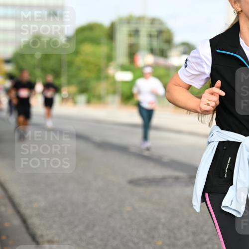 06.09.2026 - CURREX Alsterlauf Dr. Thomas Lammeyer http://msf.ph/oto/10137783 06.09.2026 10:03:41 Laufen  meine-sportfotos.de