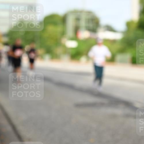 06.09.2026 - CURREX Alsterlauf Dr. Thomas Lammeyer http://msf.ph/oto/10137788 06.09.2026 10:03:41 Laufen  meine-sportfotos.de