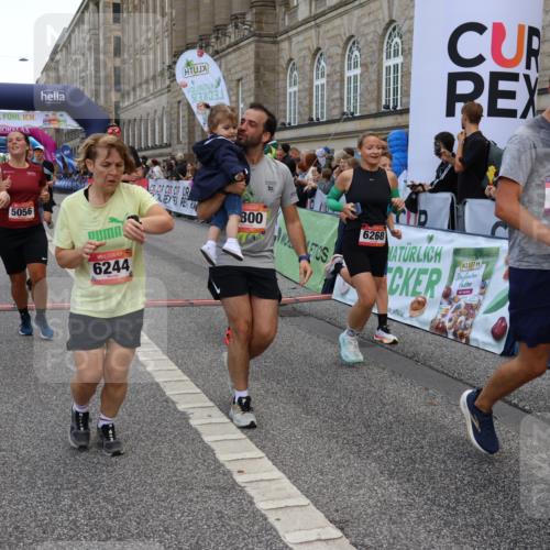 06.09.2026 - CURREX Alsterlauf Strokosch-Dieckow http://msf.ph/oto/10137835 06.09.2026 09:59:49 Ziel 2269, 2660, 2676, 3119, 3120, 3414, 4042, 4209, 4323, 4324, 4498, 4889, 4916, 5055, 5056, 5154, 5229, 5497, 5800, 6017, 6148, 6244, 6268, 8082 meine-sportfotos.de