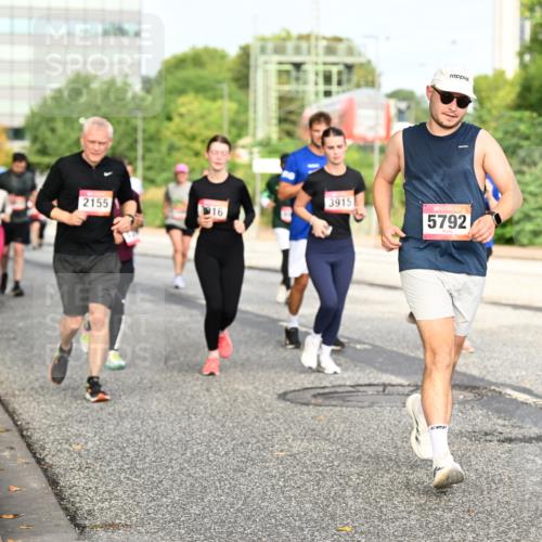 06.09.2026 - CURREX Alsterlauf Dr. Thomas Lammeyer http://msf.ph/oto/10137841 06.09.2026 10:03:50 Laufen 2155, 16, 3915, 5792 meine-sportfotos.de