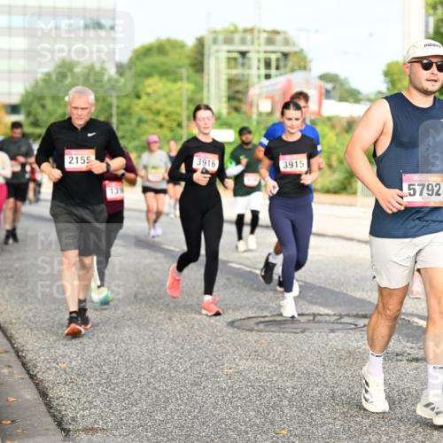 06.09.2026 - CURREX Alsterlauf Dr. Thomas Lammeyer http://msf.ph/oto/10137844 06.09.2026 10:03:50 Laufen 2155, 13, 3916, 3915, 5792 meine-sportfotos.de