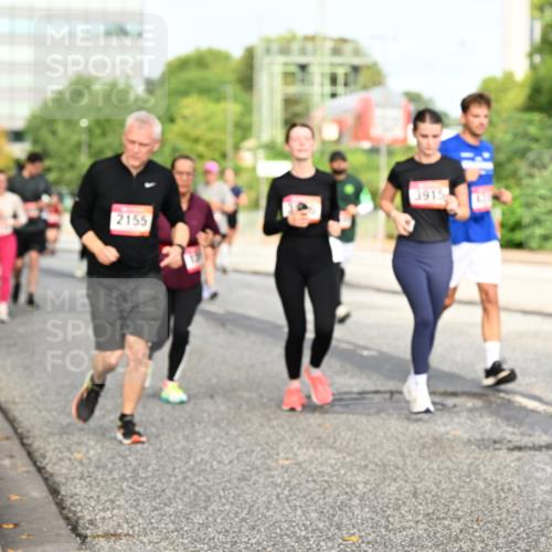 06.09.2026 - CURREX Alsterlauf Dr. Thomas Lammeyer http://msf.ph/oto/10137850 06.09.2026 10:03:51 Laufen 3915, 2155 meine-sportfotos.de