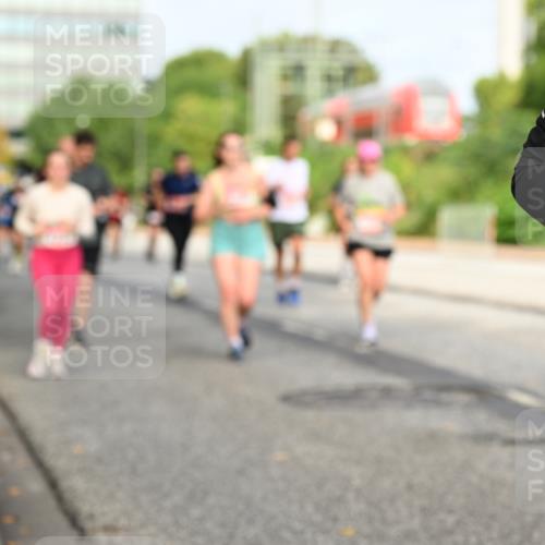 06.09.2026 - CURREX Alsterlauf Dr. Thomas Lammeyer http://msf.ph/oto/10137880 06.09.2026 10:03:54 Laufen  meine-sportfotos.de