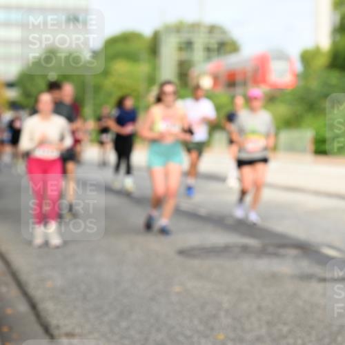 06.09.2026 - CURREX Alsterlauf Dr. Thomas Lammeyer http://msf.ph/oto/10137885 06.09.2026 10:03:54 Laufen  meine-sportfotos.de