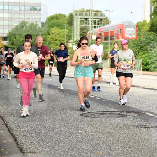 06.09.2026 - CURREX Alsterlauf Dr. Thomas Lammeyer http://msf.ph/oto/10137886 06.09.2026 10:03:55 Laufen 4233, 4399, 208, 3419, 3092 meine-sportfotos.de