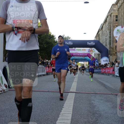 06.09.2026 - CURREX Alsterlauf Yannick Fuchs http://msf.ph/oto/10137894 06.09.2026 09:45:29 Ziel 2101, 2111, 2170, 2406, 2498, 3146, 3211, 3259, 3593, 3615, 4141, 4581, 4586, 4891, 5216, 5699, 5805, 5887, 5926, 5988, 6476, 8341 meine-sportfotos.de