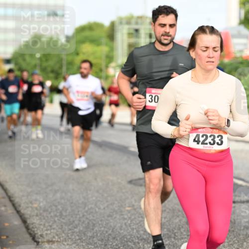 06.09.2026 - CURREX Alsterlauf Dr. Thomas Lammeyer http://msf.ph/oto/10137919 06.09.2026 10:03:58 Laufen 30, 30, 4233, 6223 meine-sportfotos.de