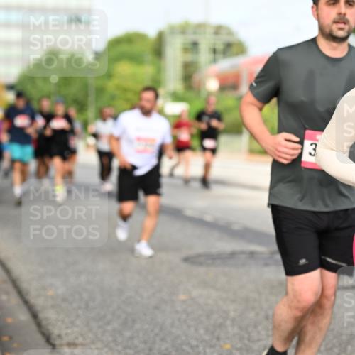 06.09.2026 - CURREX Alsterlauf Dr. Thomas Lammeyer http://msf.ph/oto/10137923 06.09.2026 10:03:58 Laufen 3, 423 meine-sportfotos.de