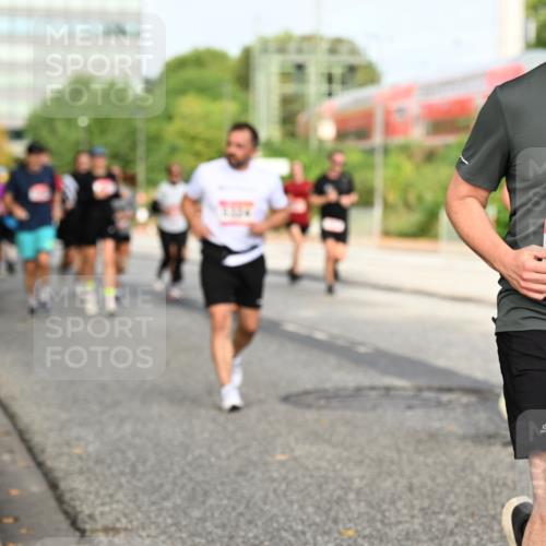 06.09.2026 - CURREX Alsterlauf Dr. Thomas Lammeyer http://msf.ph/oto/10137928 06.09.2026 10:03:59 Laufen 137, 3012 meine-sportfotos.de