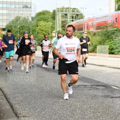 06.09.2026 - CURREX Alsterlauf Dr. Thomas Lammeyer http://msf.ph/oto/10137935 06.09.2026 10:04:00 Laufen 3757, 3758, 3194, 2387, 5324 meine-sportfotos.de