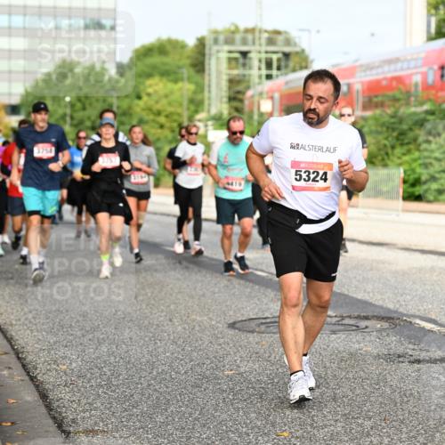 06.09.2026 - CURREX Alsterlauf Dr. Thomas Lammeyer http://msf.ph/oto/10137939 06.09.2026 10:04:00 Laufen 3754, 5324 meine-sportfotos.de