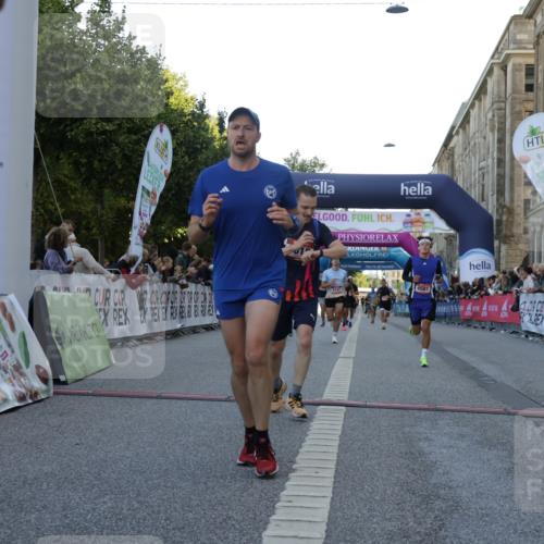 06.09.2026 - CURREX Alsterlauf Yannick Fuchs http://msf.ph/oto/10137942 06.09.2026 09:45:30 Ziel 2101, 2111, 2170, 2406, 2498, 3146, 3211, 3259, 3593, 3615, 4141, 4581, 4586, 4891, 5216, 5699, 5805, 5988, 6450, 8341 meine-sportfotos.de
