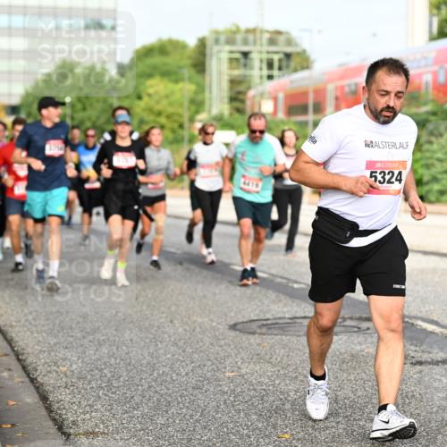 06.09.2026 - CURREX Alsterlauf Dr. Thomas Lammeyer http://msf.ph/oto/10137943 06.09.2026 10:04:00 Laufen 5324 meine-sportfotos.de