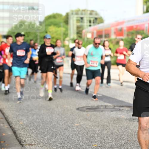 06.09.2026 - CURREX Alsterlauf Dr. Thomas Lammeyer http://msf.ph/oto/10137949 06.09.2026 10:04:01 Laufen 5324 meine-sportfotos.de