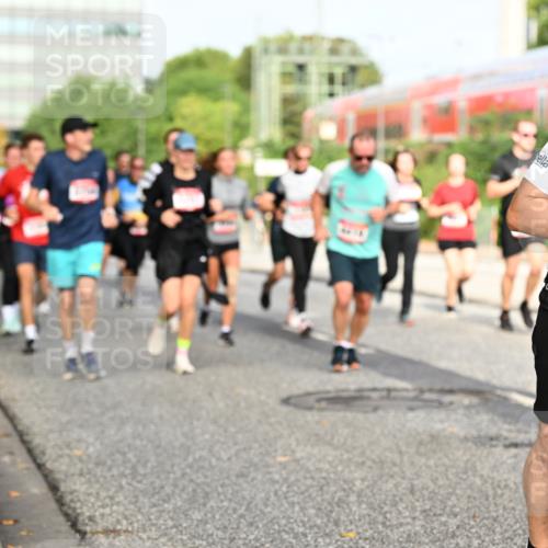 06.09.2026 - CURREX Alsterlauf Dr. Thomas Lammeyer http://msf.ph/oto/10137950 06.09.2026 10:04:01 Laufen 324 meine-sportfotos.de