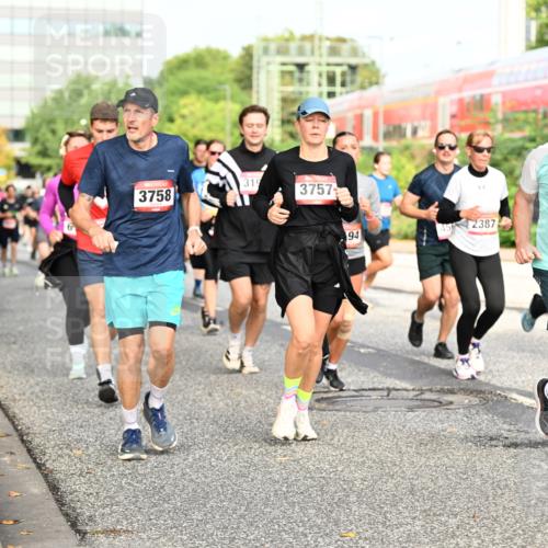 06.09.2026 - CURREX Alsterlauf Dr. Thomas Lammeyer http://msf.ph/oto/10137966 06.09.2026 10:04:03 Laufen 6, 319, 3758, 3757, 94, 2387, 4419 meine-sportfotos.de