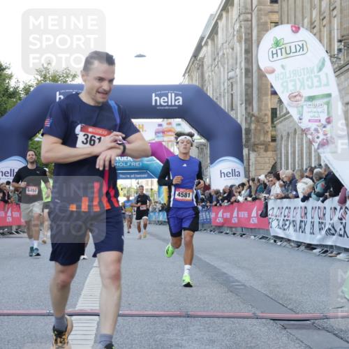 06.09.2026 - CURREX Alsterlauf Yannick Fuchs http://msf.ph/oto/10137969 06.09.2026 09:45:31 Ziel 2101, 2111, 2170, 2406, 3146, 3259, 3593, 3615, 4141, 4581, 4586, 4891, 5216, 5699, 5805, 5988, 6450, 8341 meine-sportfotos.de