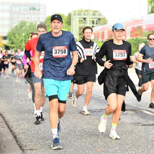 06.09.2026 - CURREX Alsterlauf Dr. Thomas Lammeyer http://msf.ph/oto/10137974 06.09.2026 10:04:03 Laufen 19, 3758, 3192, 3757, 4561, 387 meine-sportfotos.de