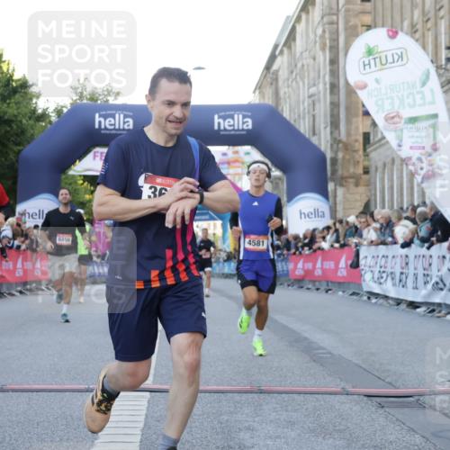 06.09.2026 - CURREX Alsterlauf Yannick Fuchs http://msf.ph/oto/10137976 06.09.2026 09:45:31 Ziel 2101, 2111, 2170, 2406, 3146, 3259, 3593, 3615, 4141, 4581, 4586, 4891, 5216, 5699, 5805, 5988, 6450, 8341 meine-sportfotos.de
