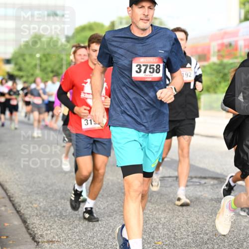 06.09.2026 - CURREX Alsterlauf Dr. Thomas Lammeyer http://msf.ph/oto/10137982 06.09.2026 10:04:04 Laufen 31, 3758, 192, 3757 meine-sportfotos.de