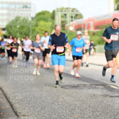06.09.2026 - CURREX Alsterlauf Dr. Thomas Lammeyer http://msf.ph/oto/10138010 06.09.2026 10:04:06 Laufen 6265 meine-sportfotos.de