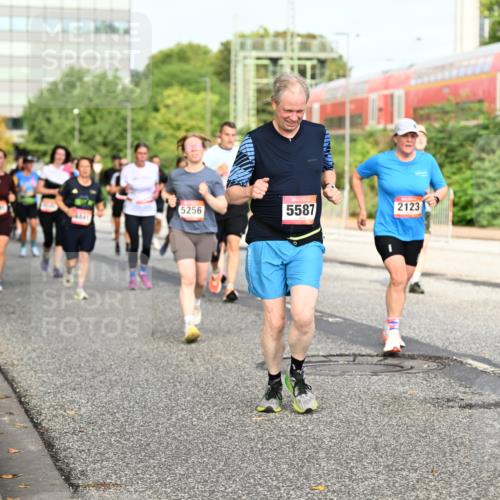 06.09.2026 - CURREX Alsterlauf Dr. Thomas Lammeyer http://msf.ph/oto/10138019 06.09.2026 10:04:07 Laufen 2485, 5256, 4441, 5587, 2123, 6382 meine-sportfotos.de