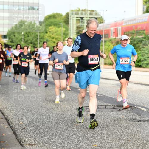 06.09.2026 - CURREX Alsterlauf Dr. Thomas Lammeyer http://msf.ph/oto/10138020 06.09.2026 10:04:07 Laufen 40, 5256, 4841, 5587, 2123, 6382 meine-sportfotos.de