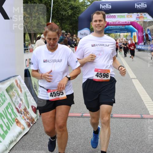 06.09.2026 - CURREX Alsterlauf Strokosch-Dieckow http://msf.ph/oto/10138027 06.09.2026 10:14:03 Ziel 2555, 2560, 2818, 2866, 2867, 3510, 3992, 3993, 4398, 4595, 4596, 4981, 5438, 5440, 5715, 6289 meine-sportfotos.de