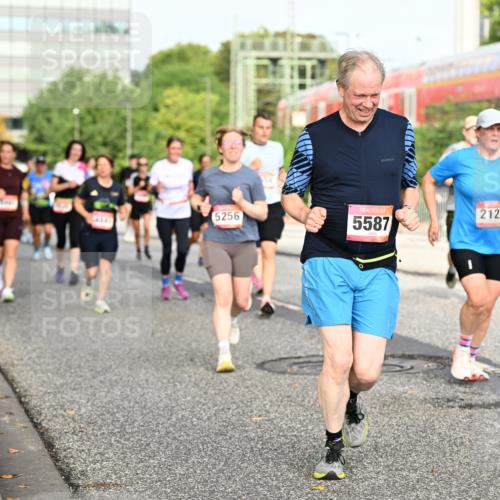 06.09.2026 - CURREX Alsterlauf Dr. Thomas Lammeyer http://msf.ph/oto/10138028 06.09.2026 10:04:08 Laufen 5256, 7424, 5587, 2123 meine-sportfotos.de