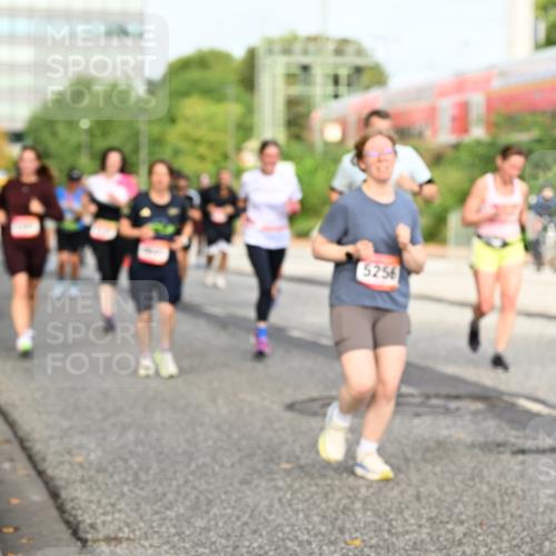 06.09.2026 - CURREX Alsterlauf Dr. Thomas Lammeyer http://msf.ph/oto/10138039 06.09.2026 10:04:09 Laufen 5256 meine-sportfotos.de