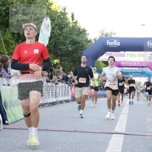 06.09.2026 - CURREX Alsterlauf Yannick Fuchs http://msf.ph/oto/10138040 06.09.2026 09:45:32 Ziel 2101, 2111, 2170, 2406, 2615, 3146, 3259, 3615, 4141, 4581, 5699, 5805, 5988, 6450, 8192, 8341 meine-sportfotos.de