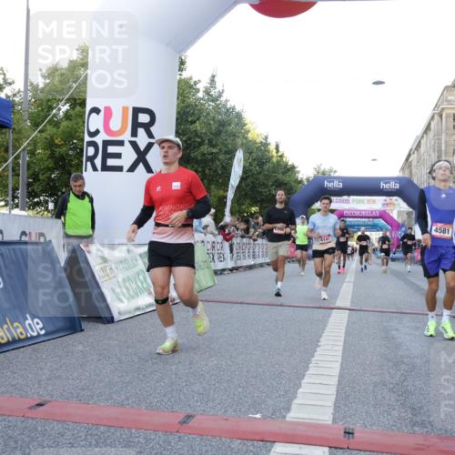 06.09.2026 - CURREX Alsterlauf Yannick Fuchs http://msf.ph/oto/10138072 06.09.2026 09:45:33 Ziel 2101, 2111, 2170, 2406, 2615, 2673, 3146, 3149, 3259, 3615, 4141, 4581, 5699, 5805, 5988, 6013, 6450, 8192 meine-sportfotos.de