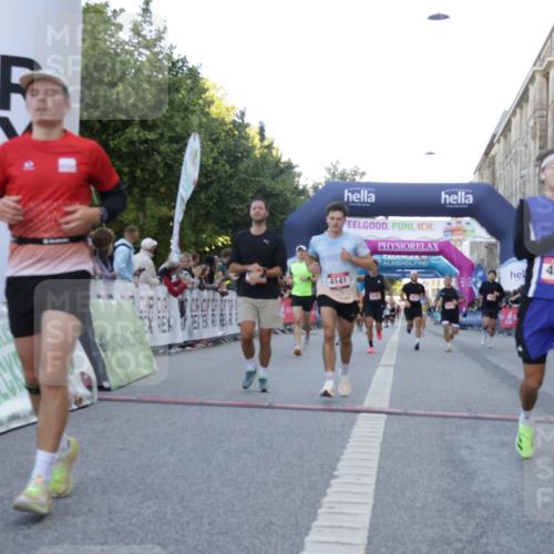 06.09.2026 - CURREX Alsterlauf Yannick Fuchs http://msf.ph/oto/10138092 06.09.2026 09:45:33 Ziel 2101, 2111, 2170, 2406, 2615, 2673, 3146, 3149, 3259, 3615, 4141, 4581, 5699, 5805, 5988, 6013, 6450, 8192 meine-sportfotos.de