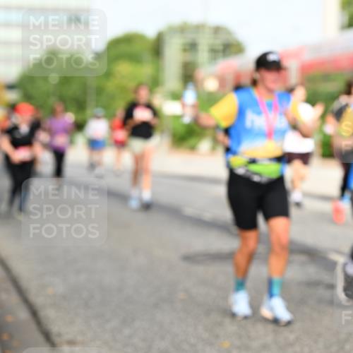 06.09.2026 - CURREX Alsterlauf Dr. Thomas Lammeyer http://msf.ph/oto/10138118 06.09.2026 10:04:16 Laufen  meine-sportfotos.de